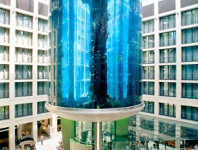 basseynov.ru Огромный аквариум в гостинице Берлина